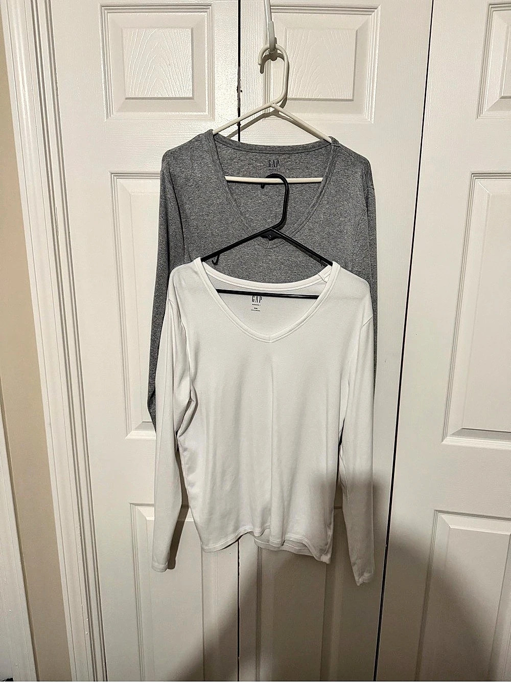 Gap set of 2 Long Sleeve Tops in White & Gray XXL